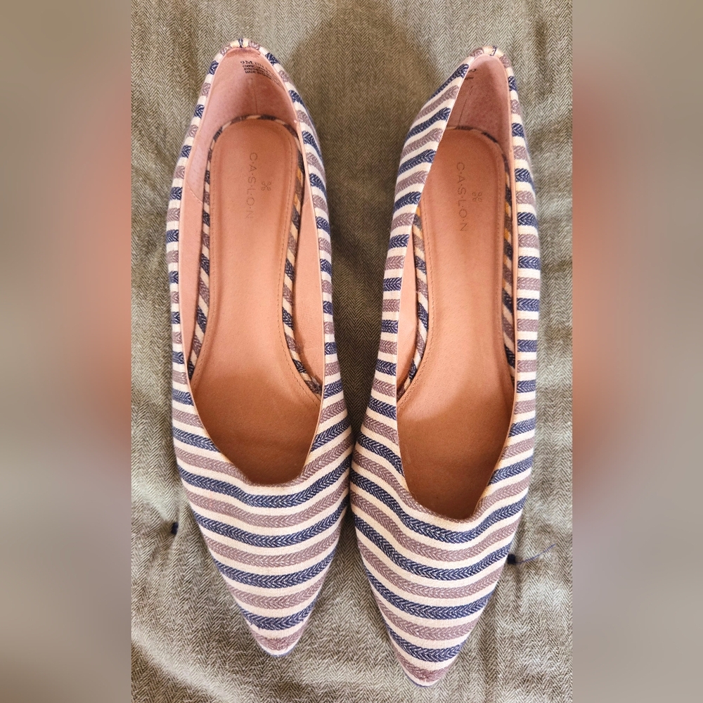 Women's shoes, flats.